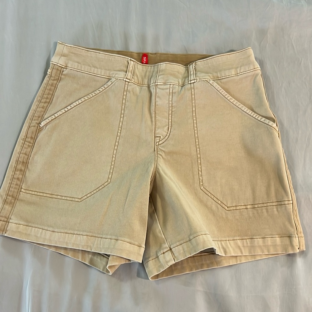 Spanx size medium khaki shorts